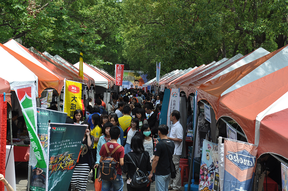  [大專生近五年薪資行情] 物理、化學及地科學門含金量最高，月薪42K！